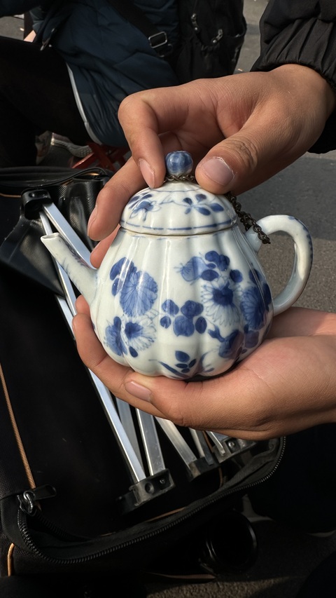 古玩陶瓷花卉紋青花執壺真品鑒賞圖