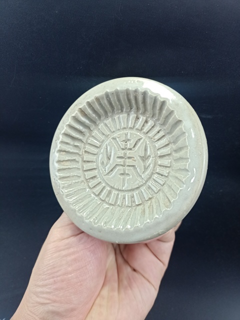 古玩陶瓷【明代】龍泉青瓷刻壽字印模【頂級(jí)釉水】拍賣，當(dāng)前價(jià)格288元