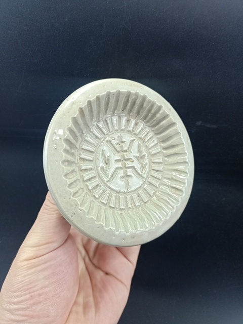 古玩陶瓷【明代】龍泉青瓷刻壽字印模【頂級(jí)釉水】拍賣，當(dāng)前價(jià)格288元