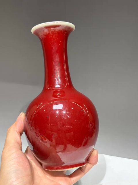 古玩陶瓷郎紅釉賞瓶真品鑒賞圖