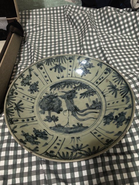 古玩陶瓷青花鳳穿牡丹紋大盤真品鑒賞圖