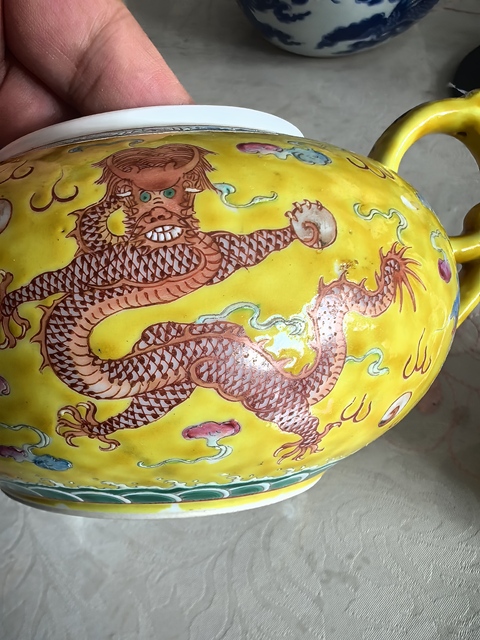 古玩陶瓷龍紋執(zhí)壺真品鑒賞圖
