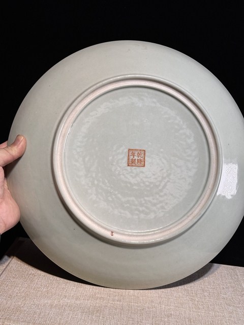 古玩陶瓷黃地粉彩龍鳳紋盤真品鑒賞圖