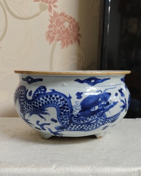 古玩陶瓷青花龍紋香爐真品鑒賞圖