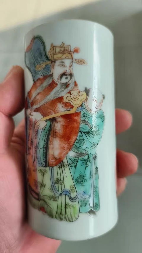 古玩陶瓷粉彩人物筆筒真品鑒賞圖