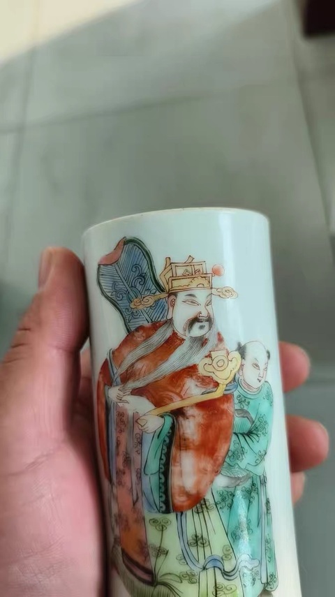古玩陶瓷粉彩人物筆筒真品鑒賞圖
