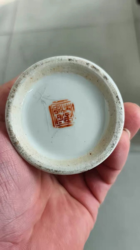 古玩陶瓷粉彩人物筆筒真品鑒賞圖