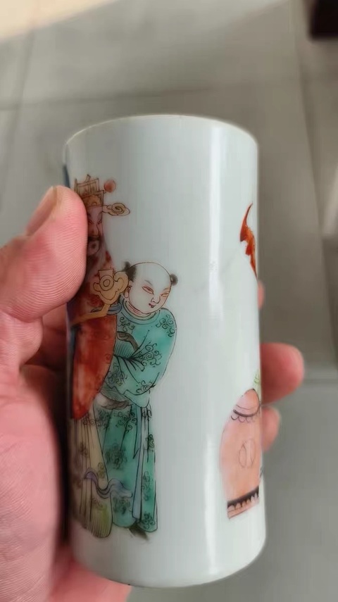 古玩陶瓷粉彩人物筆筒真品鑒賞圖