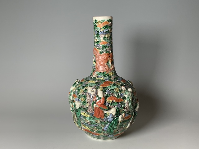 古玩陶瓷清末民初·五彩鏤空堆塑十八羅漢人物紋天球瓶拍賣，當前價格505元