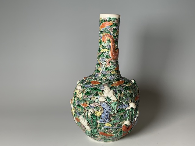 古玩陶瓷清末民初·五彩鏤空堆塑十八羅漢人物紋天球瓶拍賣，當前價格505元