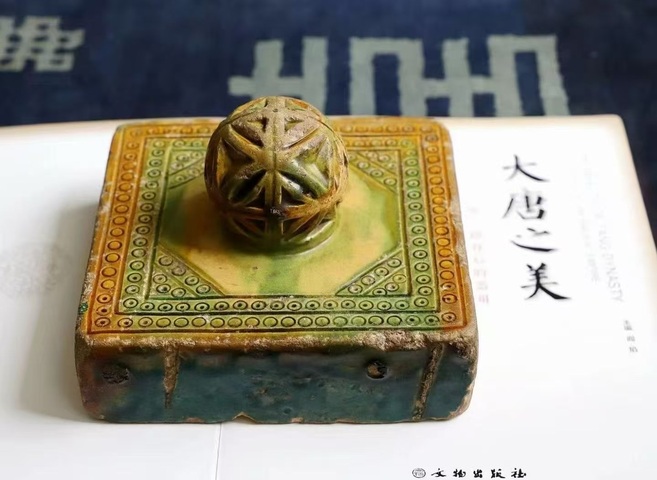 古玩陶瓷三彩席鎮真品鑒賞圖