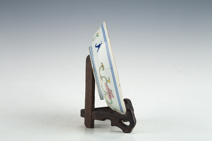 古玩陶瓷清光緒·青花加彩纏枝蓮紋盤(pán)
真品鑒賞圖