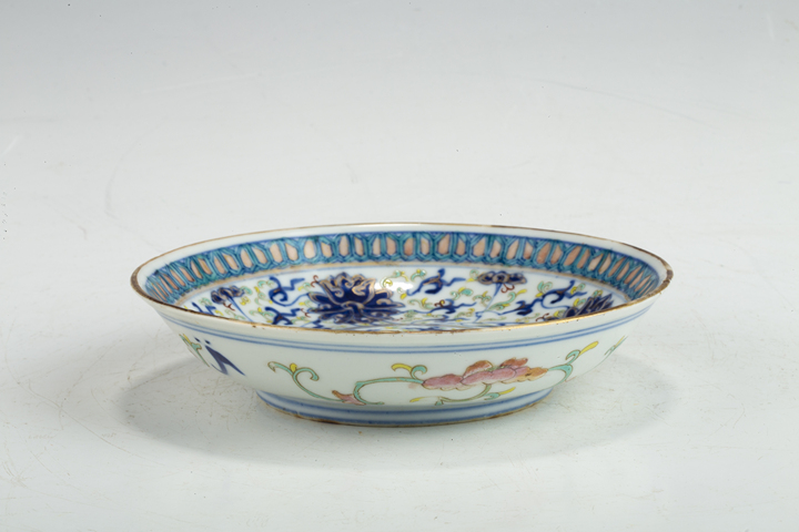 古玩陶瓷清光緒·青花加彩纏枝蓮紋盤(pán)
真品鑒賞圖