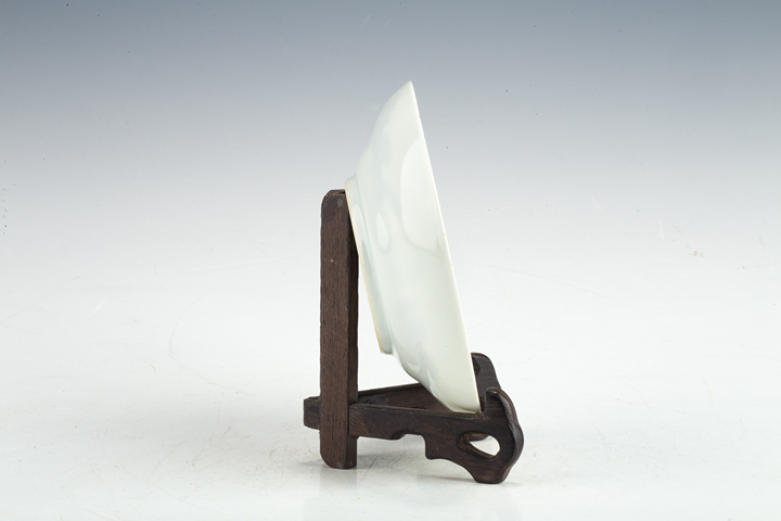 古玩陶瓷清道光·青花海屋添籌仙人乘槎紋小盤
真品鑒賞圖