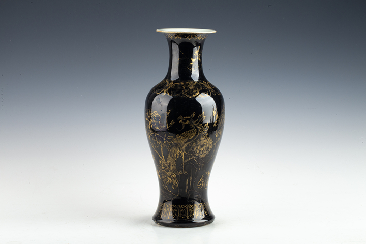 古玩陶瓷晚清·烏金釉描金鳳凰牡丹觀音瓶
真品鑒賞圖