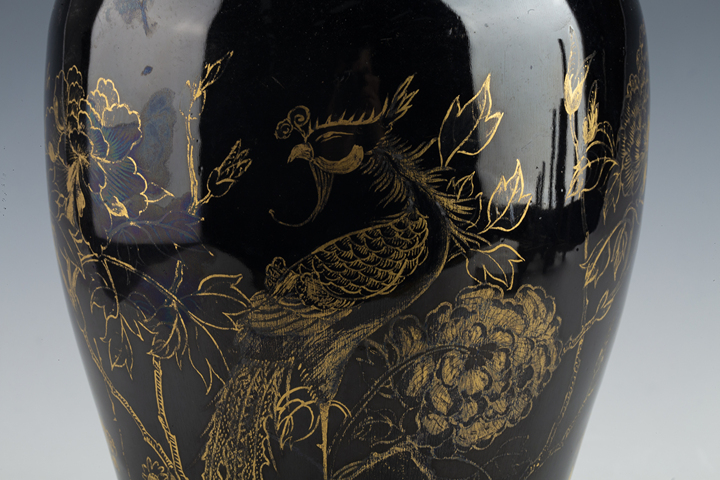 古玩陶瓷晚清·烏金釉描金鳳凰牡丹觀音瓶
真品鑒賞圖