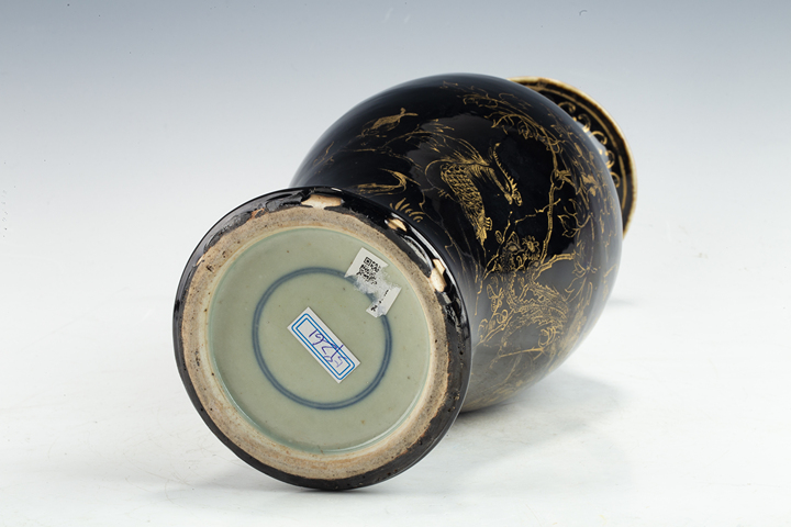 古玩陶瓷晚清·烏金釉描金鳳凰牡丹觀音瓶
真品鑒賞圖