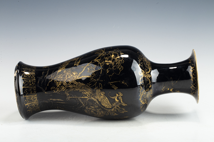 古玩陶瓷晚清·烏金釉描金鳳凰牡丹觀音瓶
真品鑒賞圖