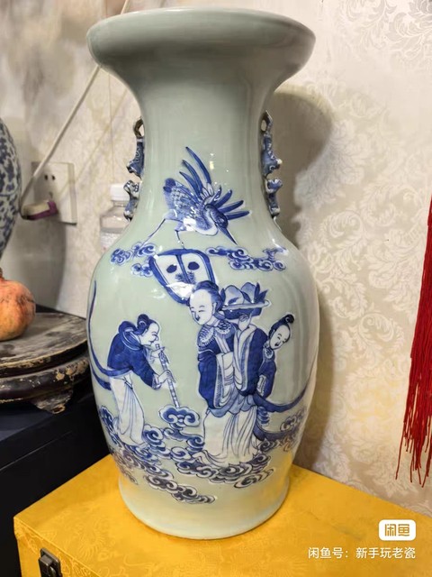 古玩陶瓷豆青釉青花瓶真品鑒賞圖