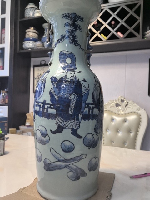 古玩陶瓷人物紋青花瓶真品鑒賞圖