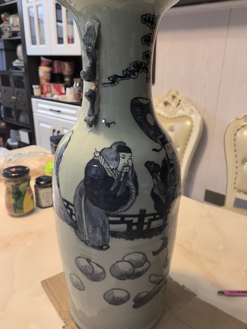 古玩陶瓷人物紋青花瓶真品鑒賞圖