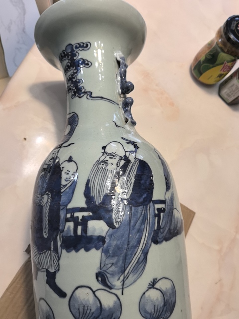 古玩陶瓷人物紋青花瓶真品鑒賞圖