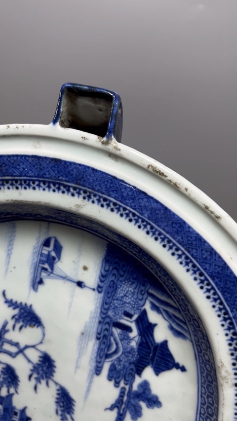 古玩陶瓷乾隆青花盤真品鑒賞圖