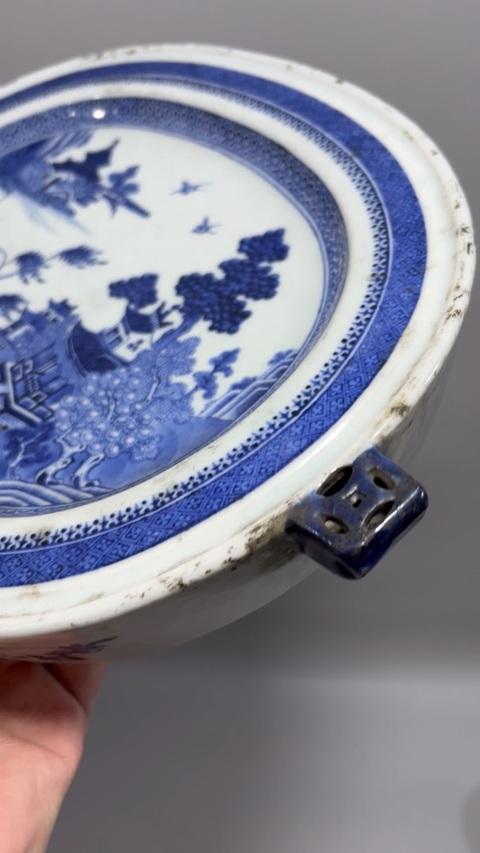 古玩陶瓷乾隆青花盤真品鑒賞圖