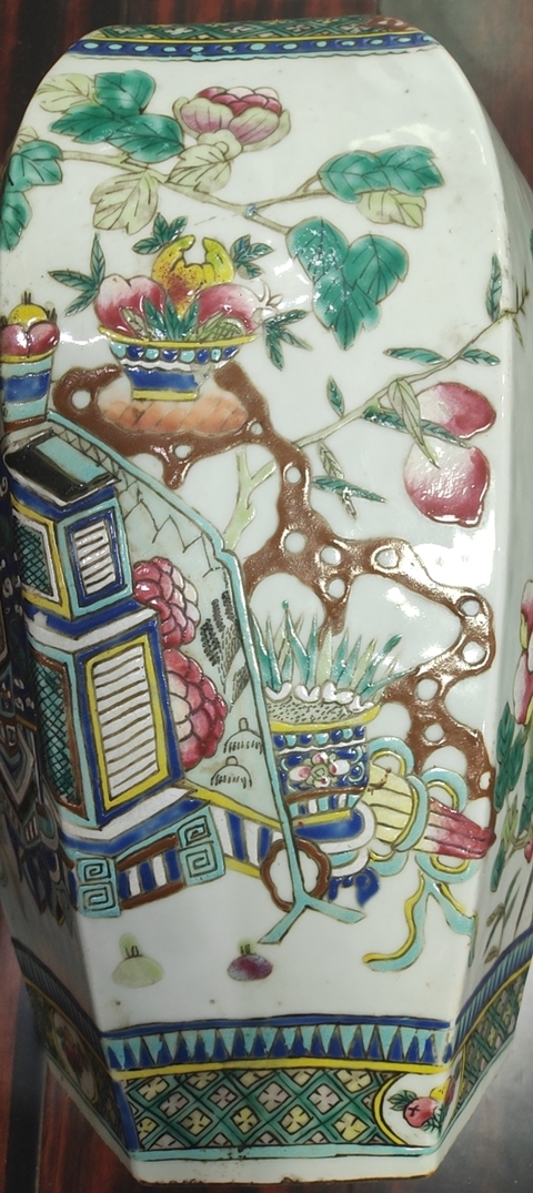 古玩陶瓷六方粉彩罐真品鑒賞圖
