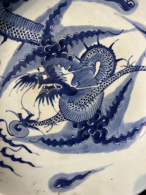 古玩陶瓷過墻龍紋青花盤真品鑒賞圖