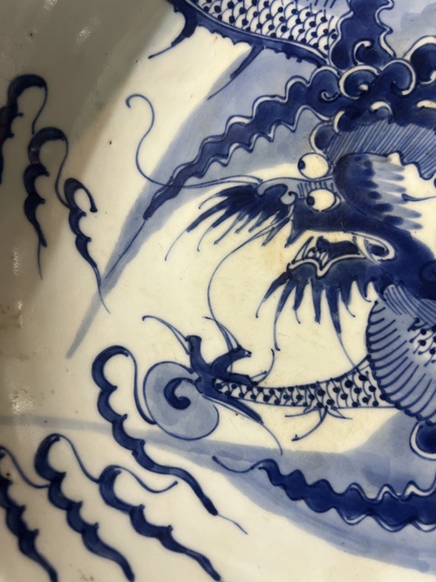 古玩陶瓷過墻龍紋青花盤真品鑒賞圖