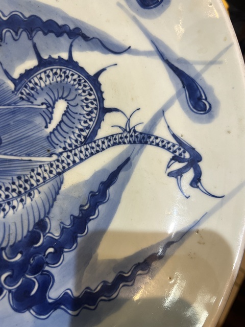 古玩陶瓷過墻龍紋青花盤真品鑒賞圖