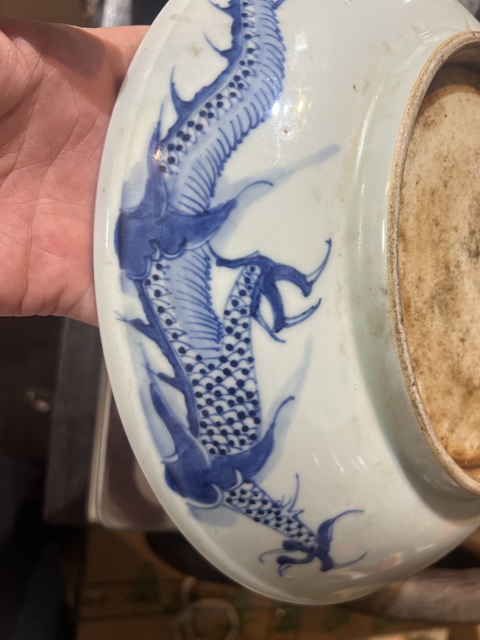 古玩陶瓷過墻龍紋青花盤真品鑒賞圖