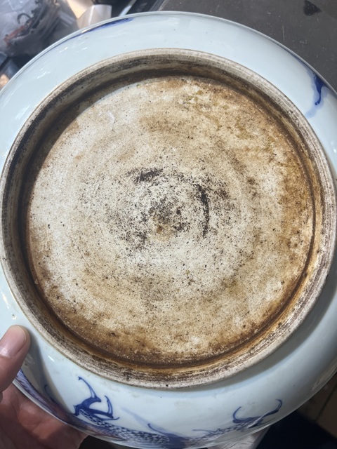 古玩陶瓷過墻龍紋青花盤真品鑒賞圖