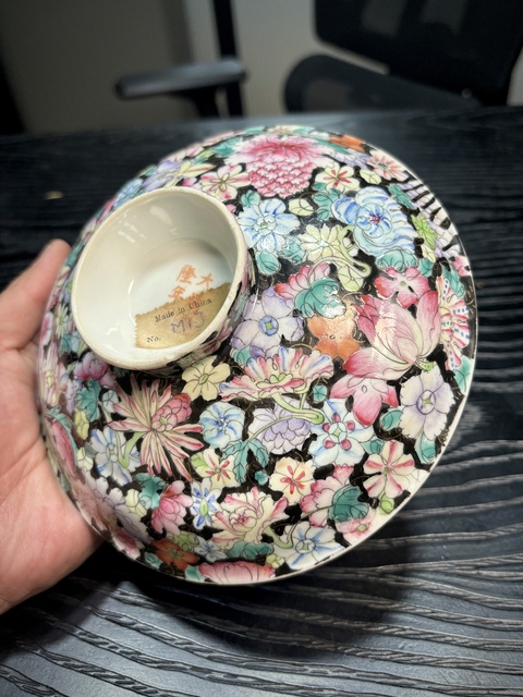 古玩陶瓷民國·墨地粉彩“百花不落地”花卉紋高足供盤拍賣，當前價格918元