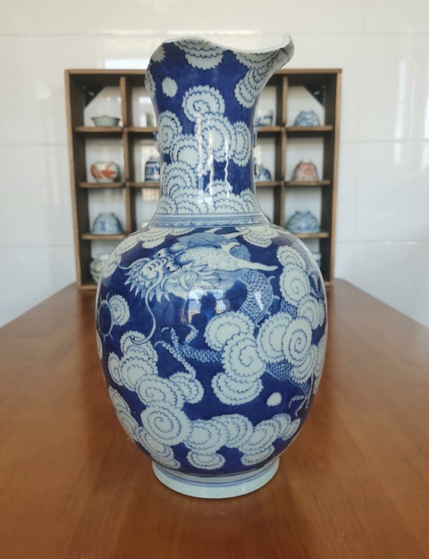 古玩陶瓷青花云龍三現(xiàn)紋盤口瓶真品鑒賞圖