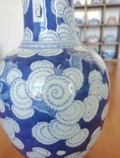 古玩陶瓷青花云龍三現(xiàn)紋盤口瓶真品鑒賞圖