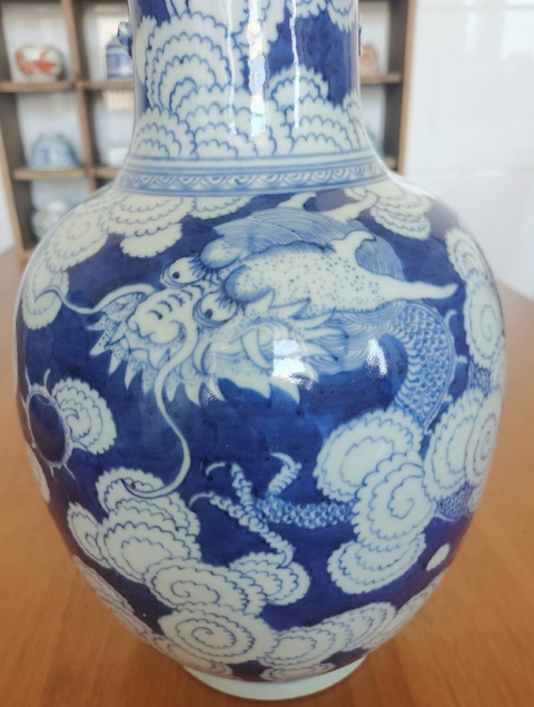 古玩陶瓷青花云龍三現(xiàn)紋盤口瓶真品鑒賞圖