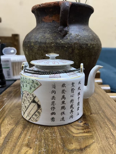 古玩陶瓷錦灰堆粉彩提梁壺真品鑒賞圖