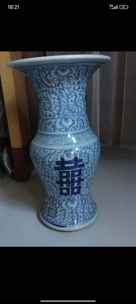 古玩陶瓷清中期青花纏枝蓮紋花觚真品鑒賞圖