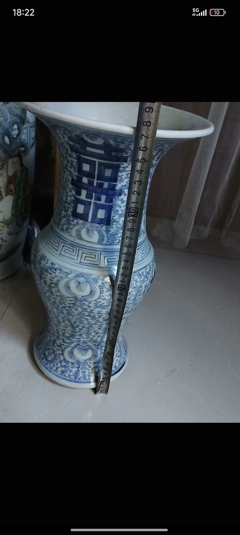 古玩陶瓷清中期青花纏枝蓮紋花觚真品鑒賞圖