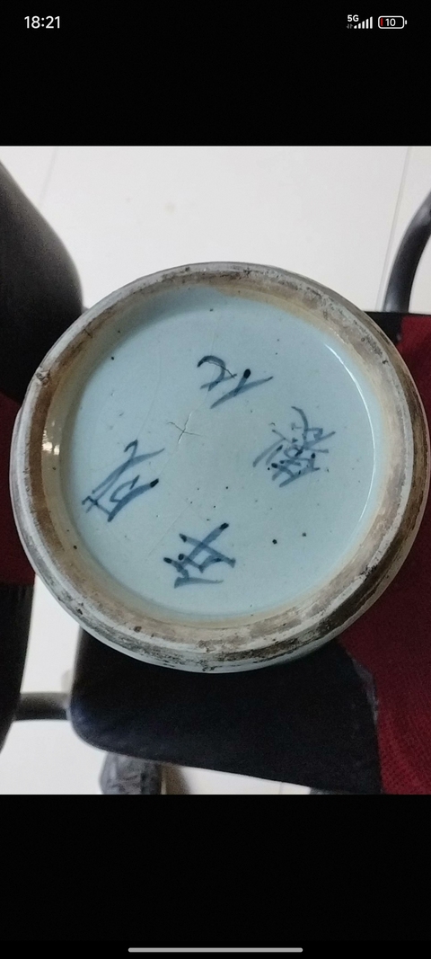 古玩陶瓷清中期青花纏枝蓮紋花觚真品鑒賞圖