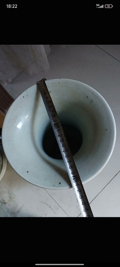 古玩陶瓷清中期青花纏枝蓮紋花觚真品鑒賞圖