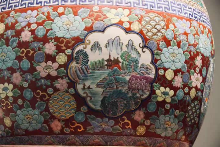 古玩陶瓷粉彩花卉開光山水人物畫缸真品鑒賞圖