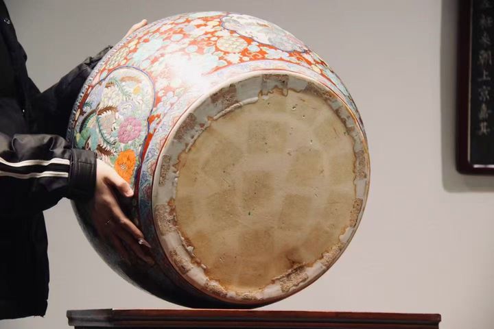 古玩陶瓷粉彩花卉開光山水人物畫缸真品鑒賞圖