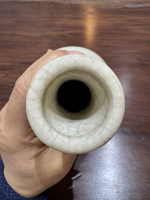 古玩陶瓷漳州窯哥釉撇口瓶真品鑒賞圖