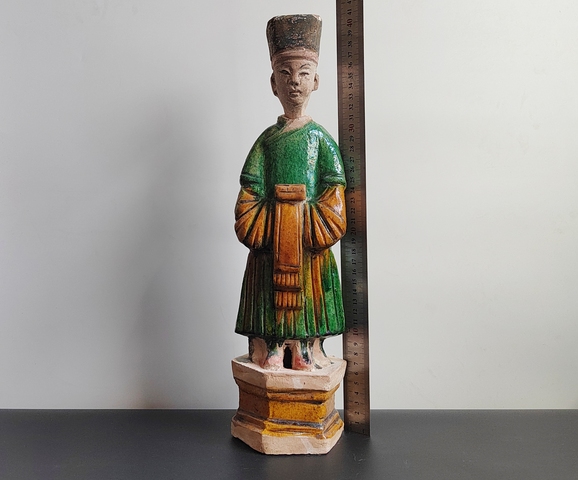 古玩陶瓷明三彩人物俑真品鑒賞圖