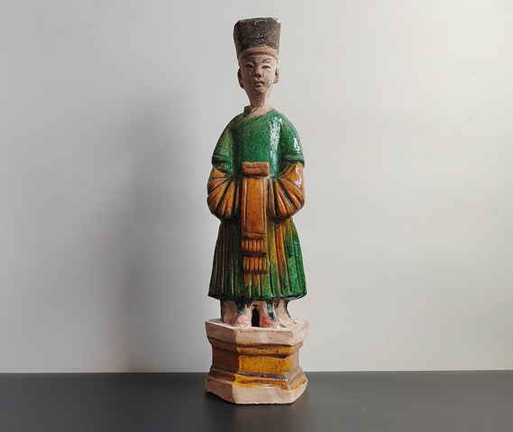 古玩陶瓷明三彩人物俑真品鑒賞圖