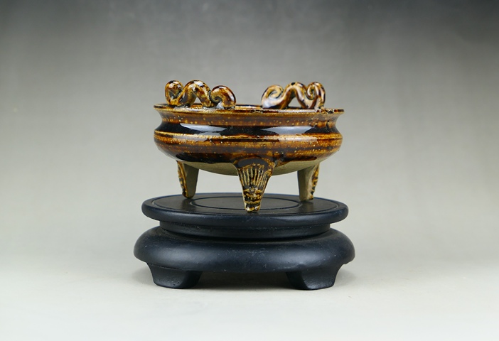 古玩陶瓷精品:明末清初紫金釉三獸足香爐（精品文房雅品）拍賣，當前價格358元