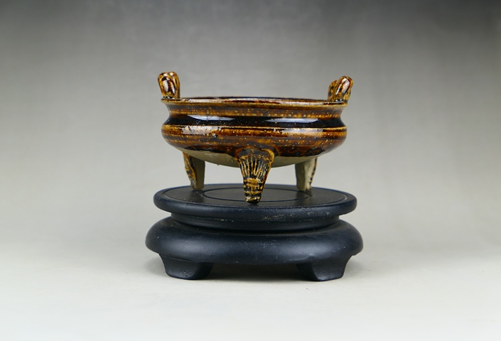 古玩陶瓷精品:明末清初紫金釉三獸足香爐（精品文房雅品）拍賣，當前價格358元